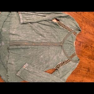 Very cute gimmicks blouse